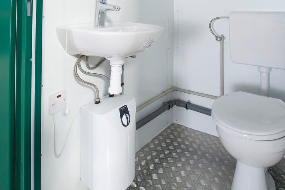 8ft x 5ft Double Mains Toilet – Green, Steel Construction, Insulated - Image 3